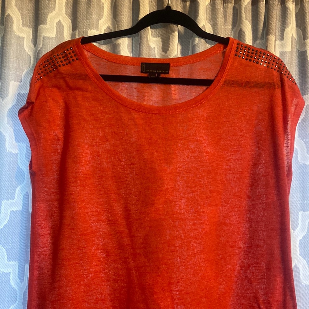 Coral top! Great for summer! 🤍🧡❤️